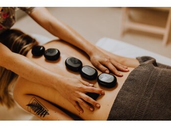 温足/ホットストーンで体を芯から温め