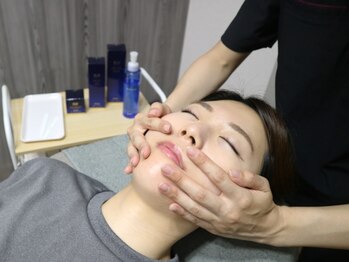 サロンラペーシュ(Lapeche)の写真/《パーソナルスキンケア診断からあなたの”正解”が見つかる*》オールハンドの施術で癒しのご褒美時間を♪