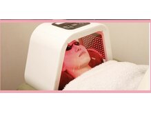 ぷらっと鍼灸院の雰囲気(最新の機器と鍼の組み合わせ。鍼灸師が提案するプライベートケア)