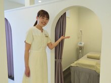 モーイ(mooi)の雰囲気(白を基調とした店内雰囲気☆)