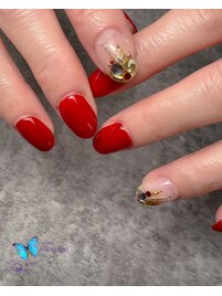 鮮やかな赤とスタッズアート