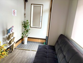 ヒカリノ接骨院 整体院 西岐阜/待合室