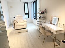 白基調のゆったりと過ごせる空間♪