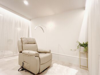 ウィ 太田(Oui)/光に包まれる席