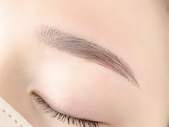 ポアアイラッシュ バイ ミヌ(poa eyelash by minu)の写真/毎朝のメイクを楽にしたい方へ。理想の左右対称な眉を丁寧に整えるサロンで理想の目元に!