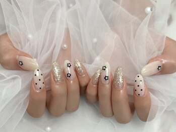 カルネ(CARNE)の写真/大人っぽい深みのあるカラーや季節ごとのデザインを当店でお楽しみください♪目に映るたびに心躍る指先へ！