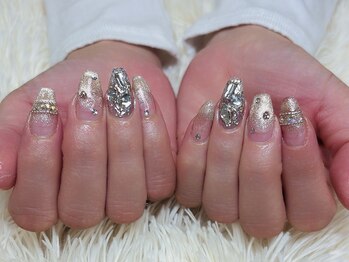 シチ ネイル(shichi nail)の写真/憧れのロングネイルも◎！長さ出しができて、もちがいいのが嬉しいサロン♪