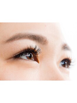 ナチュラル上品な目元にしたい