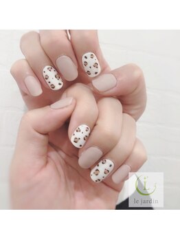 マットな豹柄で大人っぽく♪