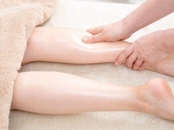 足のトラブルセンター 新札幌店の写真/足裏から全身スッキリ！専用オイル&高技術フットマッサージで疲れ・むくみ・冷えを根本ケア♪完全個室◎