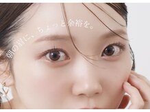 トープ(taupe)の雰囲気（ブラシのみで自由自在の眉毛スタイリングへ！時短メイクに◎）