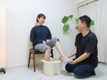 アドの雰囲気（足湯に入りながらカウンセリングします。）