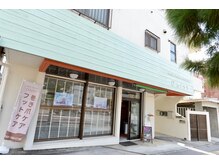 デイジー(DAISY)の雰囲気（さわやかな緑色の看板が目印！一面ガラス張りで明るい店内です）