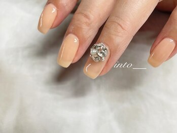 ネイルサロン イントゥ(into_)/ベージュ　ビジュー　大人ネイル