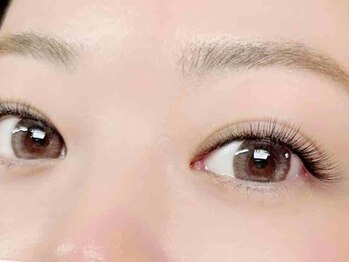 まつげエクステサロン プリューム アイ ビューティー 表参道店(PLUME EYE BEAUTY)の写真/マツエクオフ込5990円～グランプリ受賞者在籍・最大500本のボリュームラッシュやフラット、LEDエクステも有