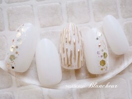 くすみホワイトニュアンスネイル