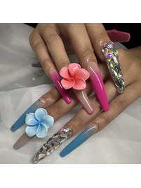 光るネイル