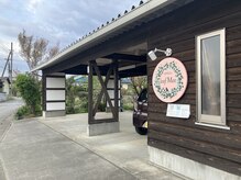 リーフミー(leaf Mee)/ピンクの看板が目印