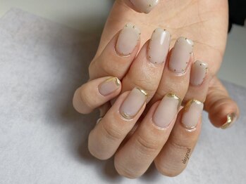 エレガネイル(elega nail)/ドット×ミラー×乳白色ネイル