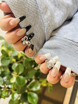 モーヴ(MAUVE)/左右非対称フレンチネイル