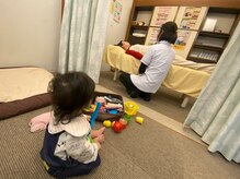 子育てママの整体サロン/施術中のお子様の様子