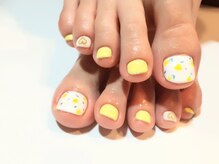 からだの恵み/黄色フラワーフットネイル
