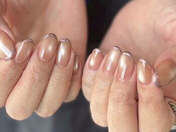 プラスミー(+me)の写真/清潔感と上品さで魅せる指先。人気のマグネットもエリア最多カラー【自爪を削らないパラジェル対応サロン】