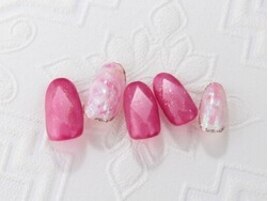 角度によって輝く”宝石ネイル”