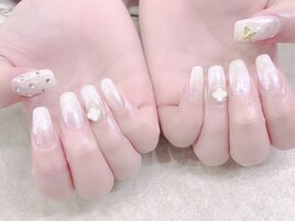 春らしく♪うる艶ワンホンネイル