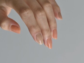 ウカコジェーピー ストア(ukacojp/store)の写真/美容成分配合のカラーベースコートや自社製品のマニキュアが揃うケア重視サロン。