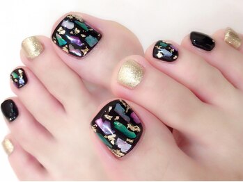 ティアラリュクス 東林間店(Tiara Luxe)の写真/最新初夏Nail♪初回オフ無料&ドライケア付[フット選べるアートセット¥8500]丁寧な施術でプロの仕上りを体感