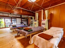 落ち着いた和の雰囲気でリラックスして施術を受けていただきます