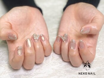 ネコ ネイル(NEKO NAIL)の写真/お仕事や家事で爪が伸ばせない方にもおススメ◎持ち込みデザインOK！大人女性に人気の上品デザイン♪