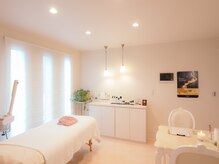 ルミナス(luminous)/白を基調とした内観