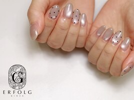 シンプル可愛いドットネイル！
