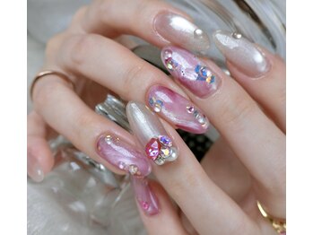 ネイルサロンアンドスクール バニラ(nailsalon&school VANILLA)の写真/【ビジューで大人可愛いを叶える】大人のパーツ、ビジュー種類豊富/パラジェル/マグネット/フィルイン