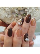 ルクール(Le Coeur)/ゴージャスビジュー　魅惑の赤茶