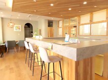 まどか整体 荒田店の雰囲気（落ち着いた明るい店内でゆったりお過ごしください。）