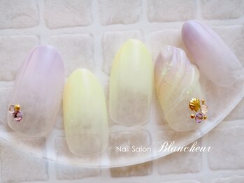 アイスパープルの貝殻ネイル