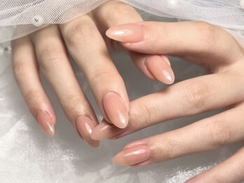 透け感上品ピンクネイル