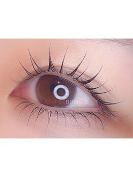 ナチュラル上品な目元にしたい