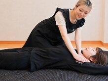 ヨサパーク ナヴィーナ 芦屋店(YOSAPARK Navina)の雰囲気（専用ウェアの上から行う全身リンパケア）