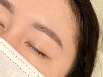 ローウェン(Lowen)の写真/【アイブロウWAX1回¥4800】どんな眉毛が似合うか分からない,左右非対称…などでお悩みの方はプロにお任せ♪