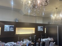 落ち着いた雰囲気で、シンプルな内装に変わりました。