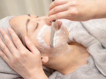 ルーム(room.)/シェービングで古い角質も除去