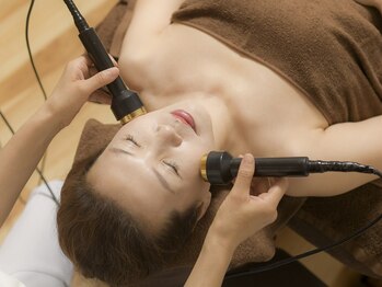 ホームサロンルビー(Home Salon Ruby)の写真/【超音波美肌★60分￥3980】大人女性の肌悩みに。深層ケアで内側から発光するような極上の艶肌へ♪