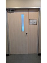 『本格整体・骨盤・姿勢矯正・肩コリ腰痛』J'Sメディカル整体院 西梅田院/［3］店舗入り口｜整体／肩こり