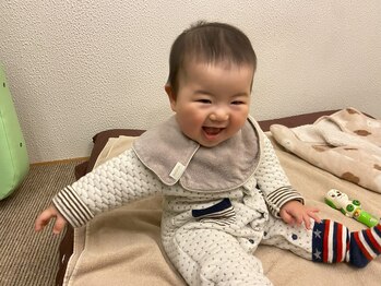 子育てママの整体サロン/施術中のお子様の様子