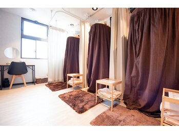 フェムビー(FEMBE)/岩盤浴のようなハーブテント