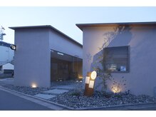 リリー(Lily)の雰囲気（石畳を通り、1番奥の店舗になります。）